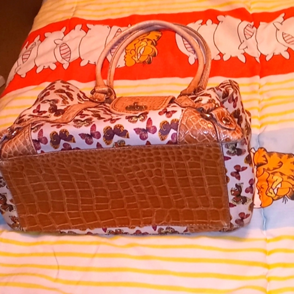 Liz Claiborne, Big & Roomy,Butterfly Purse with Butterscotch Reptilian-Like Trim - Picture 15 of 15